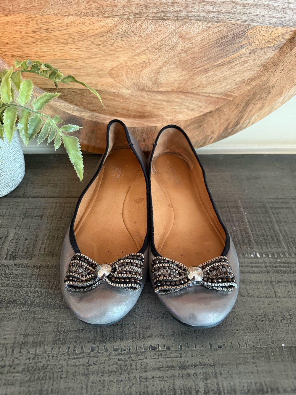 Coach Delores Women's Size 8 Silver Metallic Ballet Flats with Bow Design